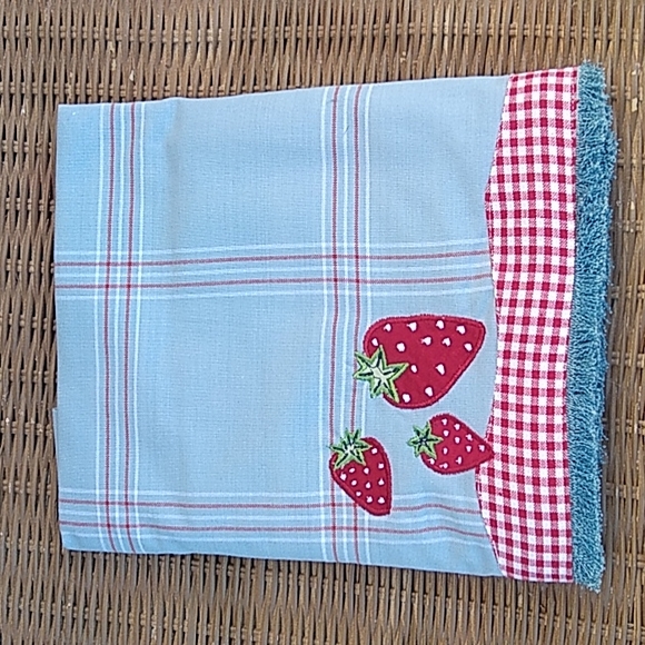 Pottery Barn Kids Rolling Wicker Liner in Strawberry in Large - Picture 4 of 6